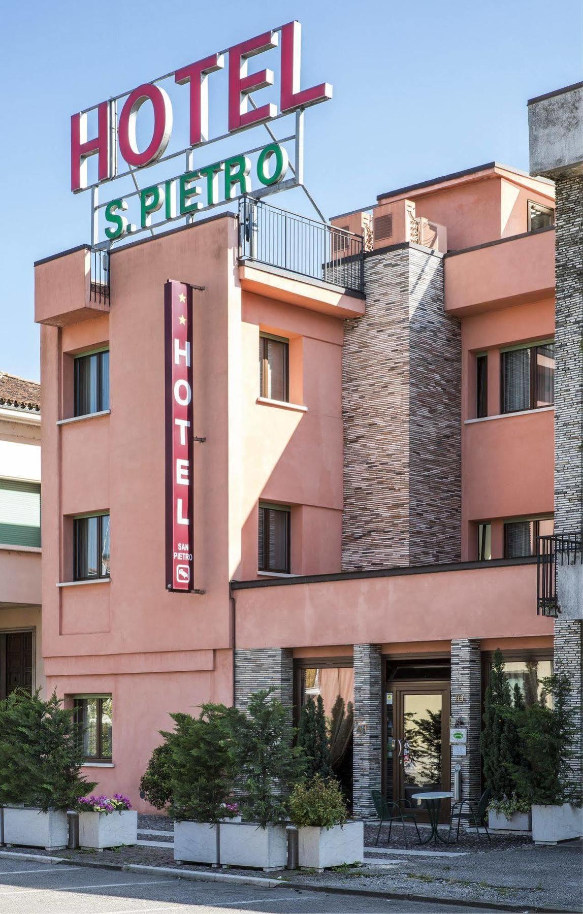 Hotel San Pietro Villafranca di Verona Bagian luar foto